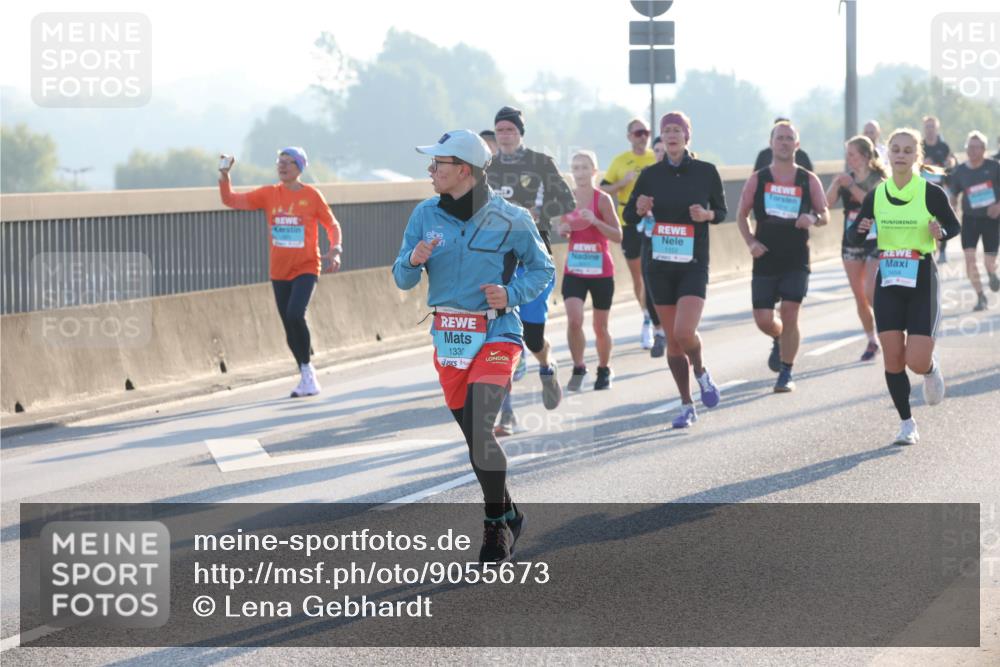 03.10.2025 - Köhlbrandbrückenlauf Lena Gebhardt http://msf.ph/oto/9055673 03.10.2025 09:17:07 Position 1 1330, 3454 meine-sportfotos.de