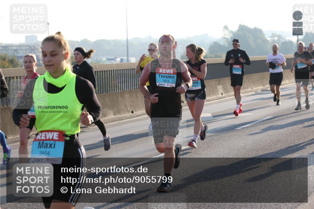 03.10.2025 - Köhlbrandbrückenlauf Lena Gebhardt http://msf.ph/oto/9055799 03.10.2025 09:17:11 Position 1 3454, 1274, 2018 meine-sportfotos.de