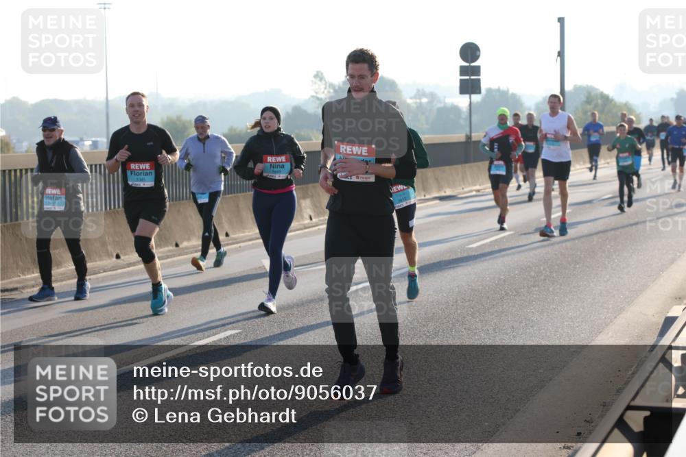 03.10.2025 - Köhlbrandbrückenlauf Lena Gebhardt http://msf.ph/oto/9056037 03.10.2025 09:17:17 Position 1 1457, 1045, 1449, 3812 meine-sportfotos.de