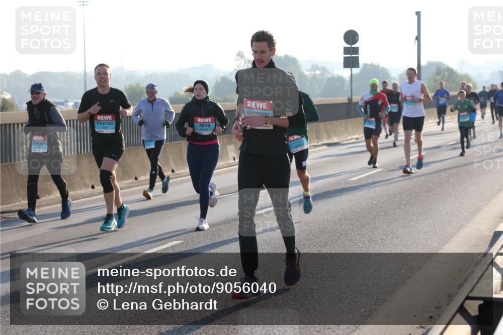 03.10.2025 - Köhlbrandbrückenlauf Lena Gebhardt http://msf.ph/oto/9056040 03.10.2025 09:17:17 Position 1 1045, 1449, 3812 meine-sportfotos.de