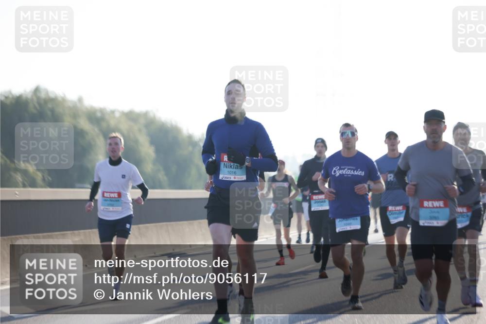 03.10.2025 - Köhlbrandbrückenlauf Jannik Wohlers http://msf.ph/oto/9056117 03.10.2025 09:13:04 Position 3 1016, 3088, 1040 meine-sportfotos.de