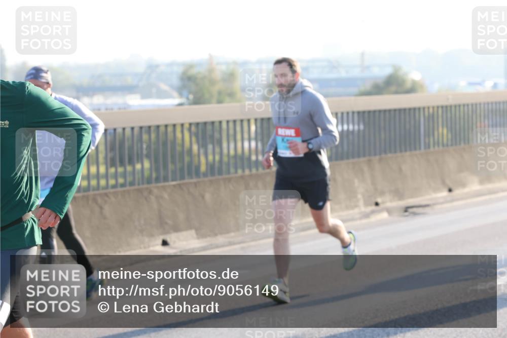 03.10.2025 - Köhlbrandbrückenlauf Lena Gebhardt http://msf.ph/oto/9056149 03.10.2025 09:17:20 Position 1  meine-sportfotos.de