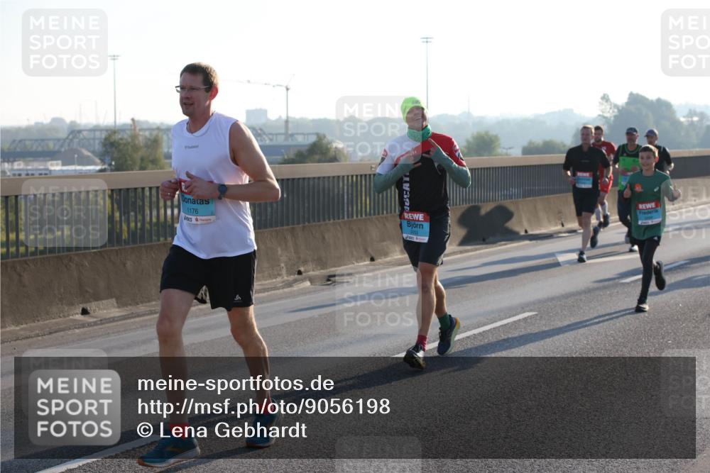 03.10.2025 - Köhlbrandbrückenlauf Lena Gebhardt http://msf.ph/oto/9056198 03.10.2025 09:17:22 Position 1  meine-sportfotos.de