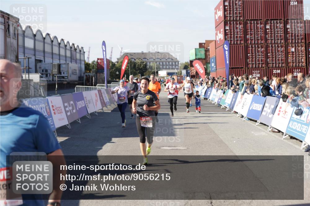 03.10.2025 - Köhlbrandbrückenlauf Jannik Wohlers http://msf.ph/oto/9056215 03.10.2025 13:10:50 Ziel 4081, 4352, 4401, 4412, 4488, 4689, 4862, 5410, 5753, 5791, 6269, 6273, 6274 meine-sportfotos.de
