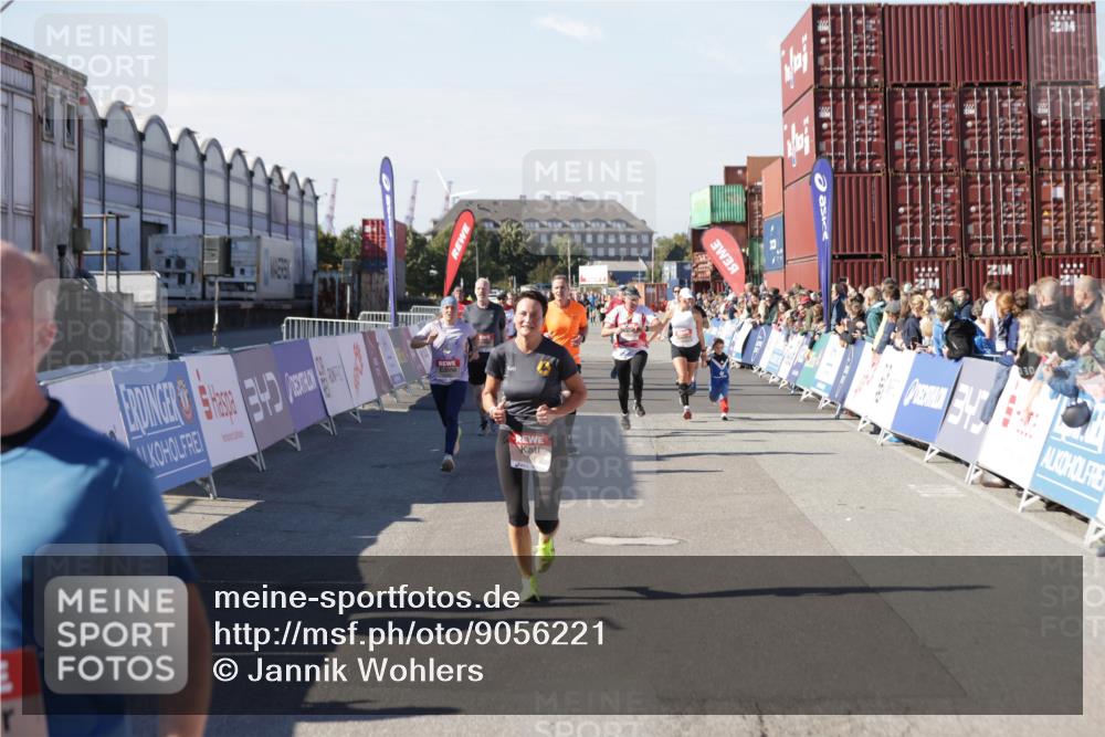 03.10.2025 - Köhlbrandbrückenlauf Jannik Wohlers http://msf.ph/oto/9056221 03.10.2025 13:10:50 Ziel 4081, 4352, 4401, 4412, 4488, 4689, 4862, 5410, 5753, 5791, 6269, 6273, 6274 meine-sportfotos.de