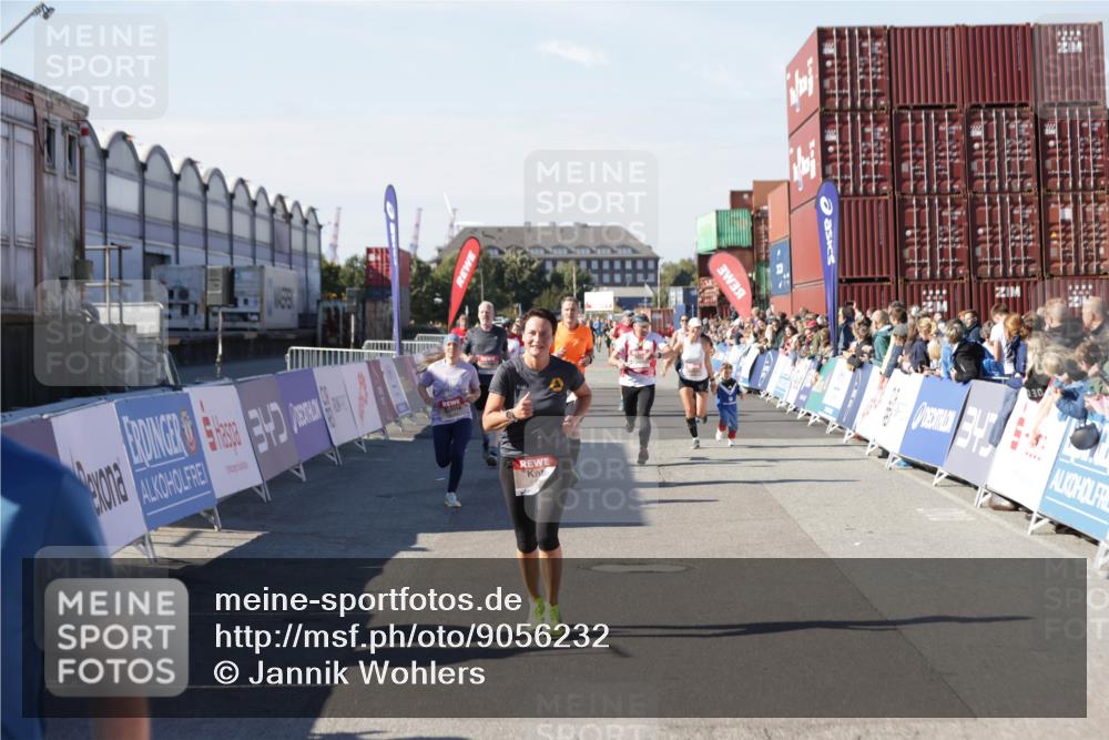 03.10.2025 - Köhlbrandbrückenlauf Jannik Wohlers http://msf.ph/oto/9056232 03.10.2025 13:10:50 Ziel 4081, 4352, 4401, 4412, 4488, 4689, 4862, 5410, 5753, 5791, 6269, 6273, 6274 meine-sportfotos.de