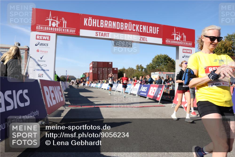 03.10.2025 - Köhlbrandbrückenlauf Lena Gebhardt http://msf.ph/oto/9056234 03.10.2025 13:08:09 Ziel 4107, 4184, 4307, 4357, 4395, 4409, 5959, 6022, 6348, 6635, 6752, 6774, 6824 meine-sportfotos.de