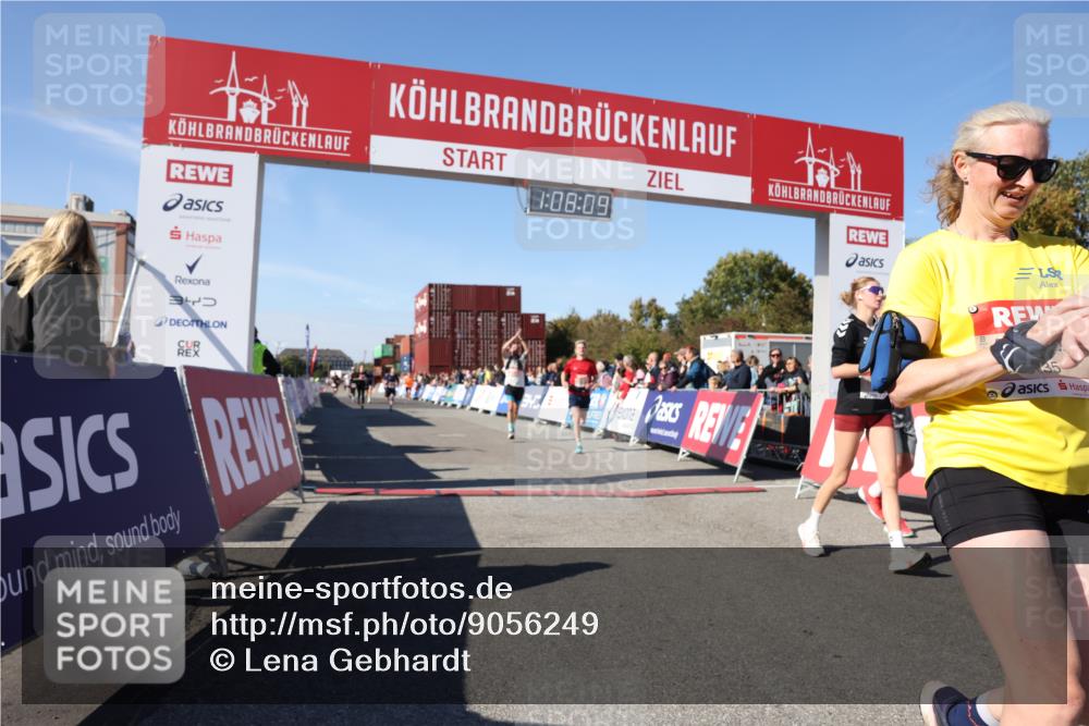 03.10.2025 - Köhlbrandbrückenlauf Lena Gebhardt http://msf.ph/oto/9056249 03.10.2025 13:08:09 Ziel 4107, 4184, 4307, 4357, 4395, 4409, 5959, 6022, 6348, 6635, 6752, 6774, 6824 meine-sportfotos.de