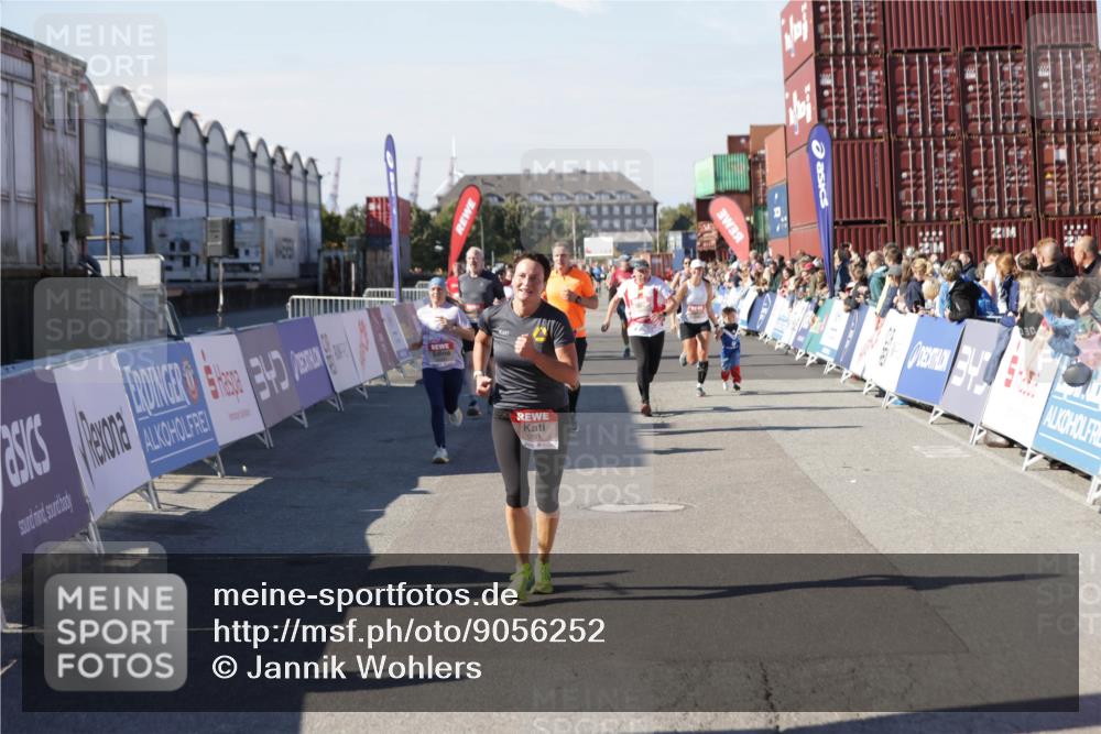 03.10.2025 - Köhlbrandbrückenlauf Jannik Wohlers http://msf.ph/oto/9056252 03.10.2025 13:10:50 Ziel 4081, 4352, 4401, 4412, 4488, 4689, 4862, 5410, 5753, 5791, 6269, 6273, 6274 meine-sportfotos.de