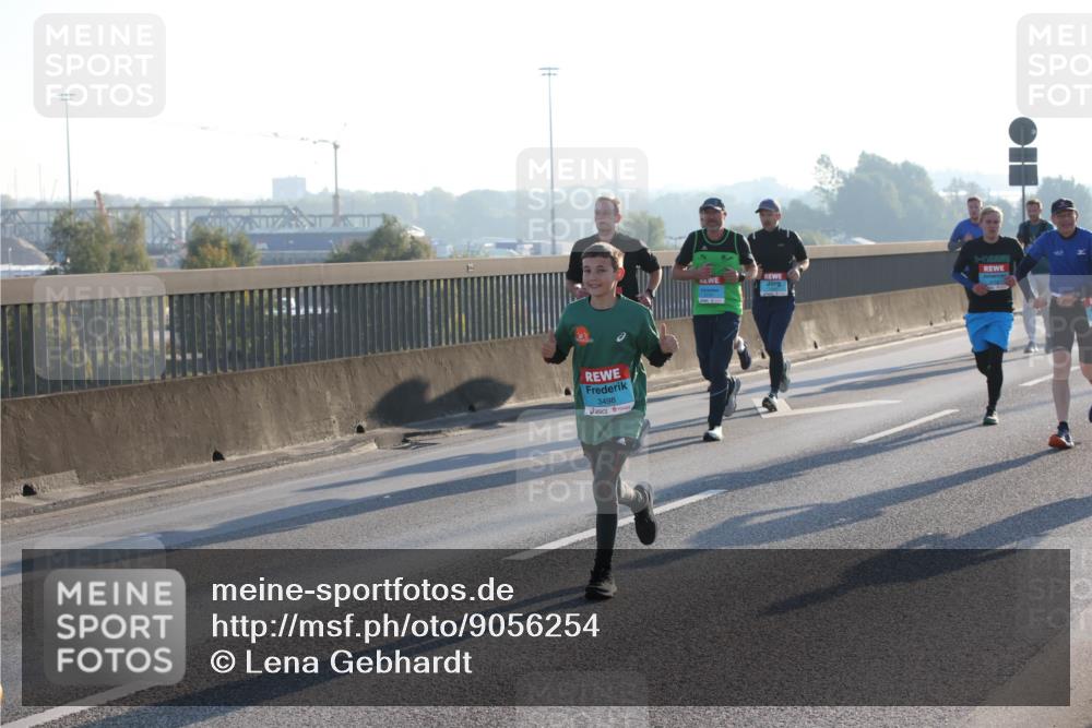 03.10.2025 - Köhlbrandbrückenlauf Lena Gebhardt http://msf.ph/oto/9056254 03.10.2025 09:17:23 Position 1 3498 meine-sportfotos.de