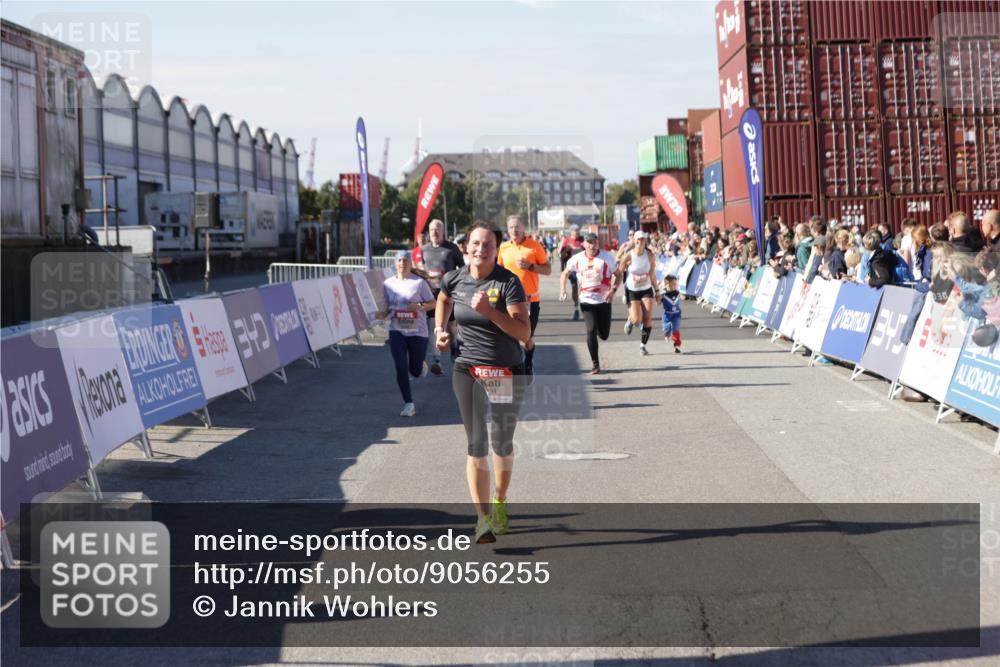 03.10.2025 - Köhlbrandbrückenlauf Jannik Wohlers http://msf.ph/oto/9056255 03.10.2025 13:10:50 Ziel 4081, 4352, 4401, 4412, 4488, 4689, 4862, 5410, 5753, 5791, 6269, 6273, 6274 meine-sportfotos.de