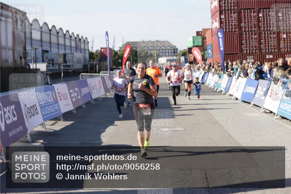 03.10.2025 - Köhlbrandbrückenlauf Jannik Wohlers http://msf.ph/oto/9056258 03.10.2025 13:10:50 Ziel 4081, 4352, 4401, 4412, 4488, 4689, 4862, 5410, 5753, 5791, 6269, 6273, 6274 meine-sportfotos.de