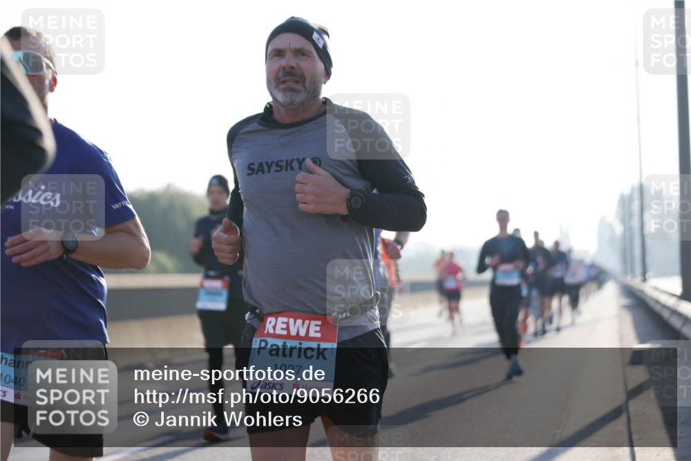 03.10.2025 - Köhlbrandbrückenlauf Jannik Wohlers http://msf.ph/oto/9056266 03.10.2025 09:13:08 Position 3 1996, 1040, 1037 meine-sportfotos.de