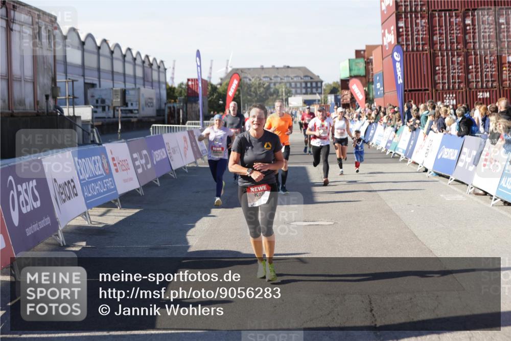 03.10.2025 - Köhlbrandbrückenlauf Jannik Wohlers http://msf.ph/oto/9056283 03.10.2025 13:10:51 Ziel 4081, 4352, 4401, 4412, 4488, 4547, 4689, 4862, 5753, 5791, 6269, 6273, 6274, 6665 meine-sportfotos.de