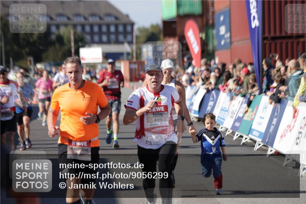 03.10.2025 - Köhlbrandbrückenlauf Jannik Wohlers http://msf.ph/oto/9056299 03.10.2025 13:10:52 Ziel 4081, 4352, 4401, 4412, 4488, 4547, 4689, 4862, 4933, 4998, 5103, 5753, 5791, 5965, 6274, 6665 meine-sportfotos.de