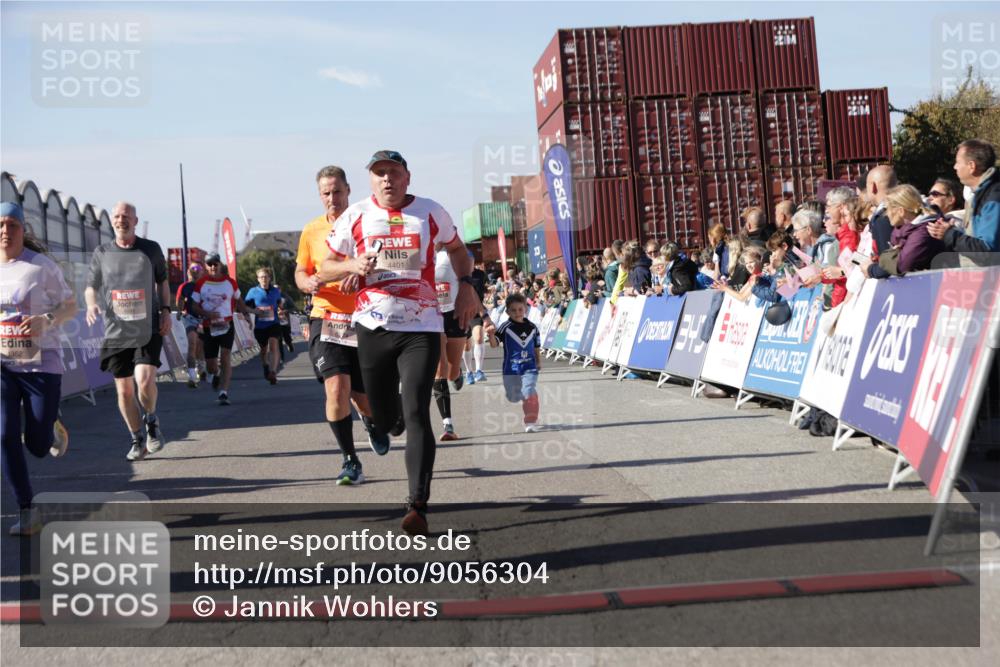 03.10.2025 - Köhlbrandbrückenlauf Jannik Wohlers http://msf.ph/oto/9056304 03.10.2025 13:10:53 Ziel 4081, 4352, 4370, 4401, 4412, 4488, 4547, 4689, 4862, 4933, 4998, 5103, 5753, 5791, 5965, 6274, 6665 meine-sportfotos.de