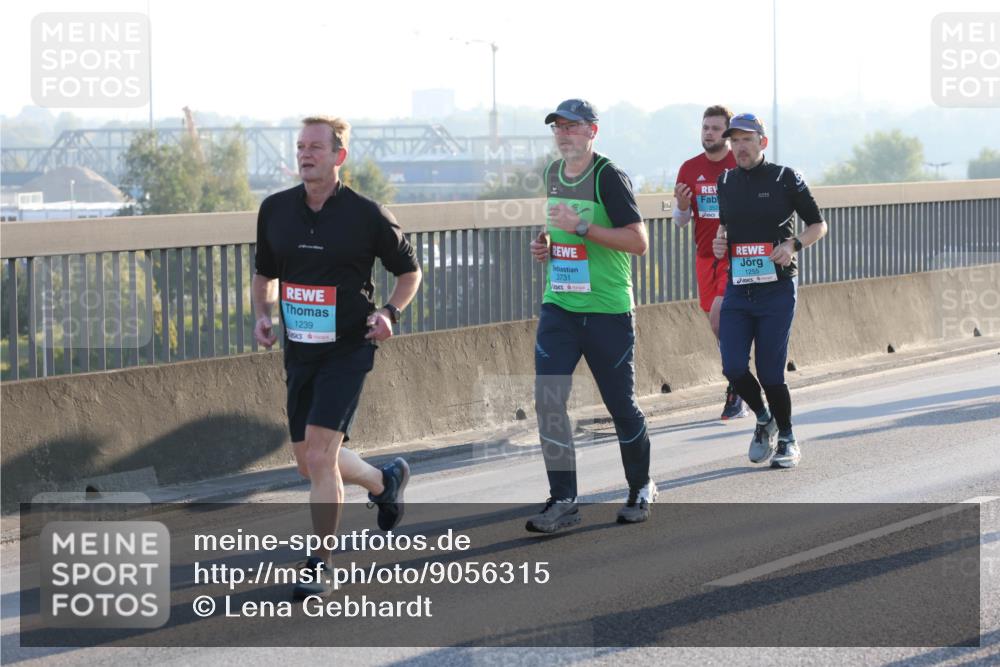 03.10.2025 - Köhlbrandbrückenlauf Lena Gebhardt http://msf.ph/oto/9056315 03.10.2025 09:17:25 Position 1 1239, 3731, 352, 1255 meine-sportfotos.de