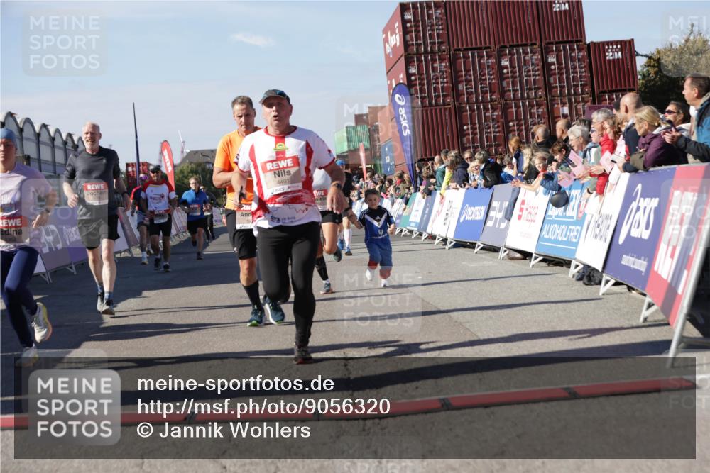 03.10.2025 - Köhlbrandbrückenlauf Jannik Wohlers http://msf.ph/oto/9056320 03.10.2025 13:10:53 Ziel 4081, 4352, 4370, 4401, 4412, 4488, 4547, 4689, 4862, 4933, 4998, 5103, 5753, 5791, 5965, 6274, 6665 meine-sportfotos.de