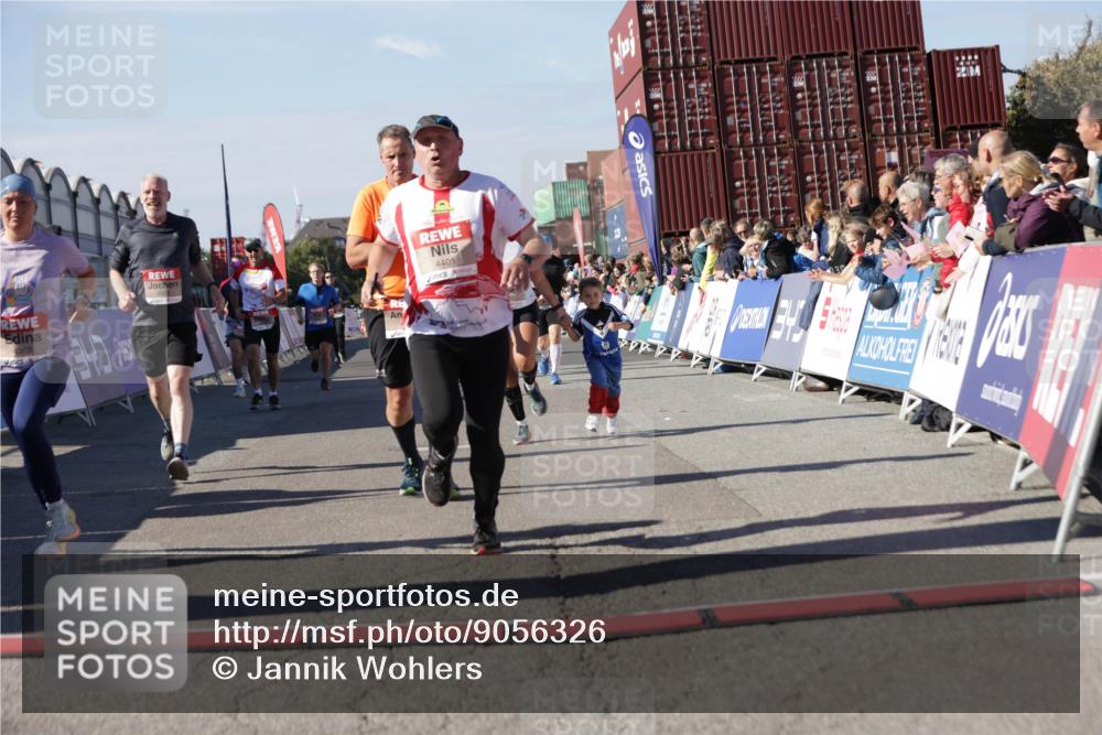 03.10.2025 - Köhlbrandbrückenlauf Jannik Wohlers http://msf.ph/oto/9056326 03.10.2025 13:10:53 Ziel 4081, 4352, 4370, 4401, 4412, 4488, 4547, 4689, 4862, 4933, 4998, 5103, 5753, 5791, 5965, 6274, 6665 meine-sportfotos.de