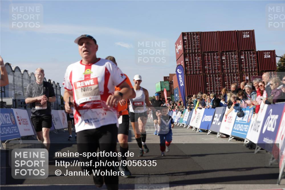 03.10.2025 - Köhlbrandbrückenlauf Jannik Wohlers http://msf.ph/oto/9056335 03.10.2025 13:10:54 Ziel 4081, 4352, 4370, 4401, 4412, 4547, 4689, 4862, 4933, 4998, 5103, 5791, 5965, 6274, 6665, 6797 meine-sportfotos.de