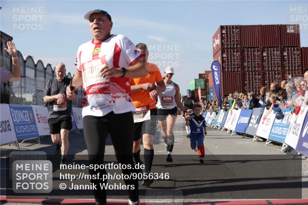 03.10.2025 - Köhlbrandbrückenlauf Jannik Wohlers http://msf.ph/oto/9056346 03.10.2025 13:10:54 Ziel 4081, 4352, 4370, 4401, 4412, 4547, 4689, 4862, 4933, 4998, 5103, 5791, 5965, 6274, 6665, 6797 meine-sportfotos.de