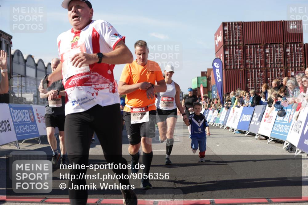 03.10.2025 - Köhlbrandbrückenlauf Jannik Wohlers http://msf.ph/oto/9056356 03.10.2025 13:10:54 Ziel 4081, 4352, 4370, 4401, 4412, 4547, 4689, 4862, 4933, 4998, 5103, 5791, 5965, 6274, 6665, 6797 meine-sportfotos.de