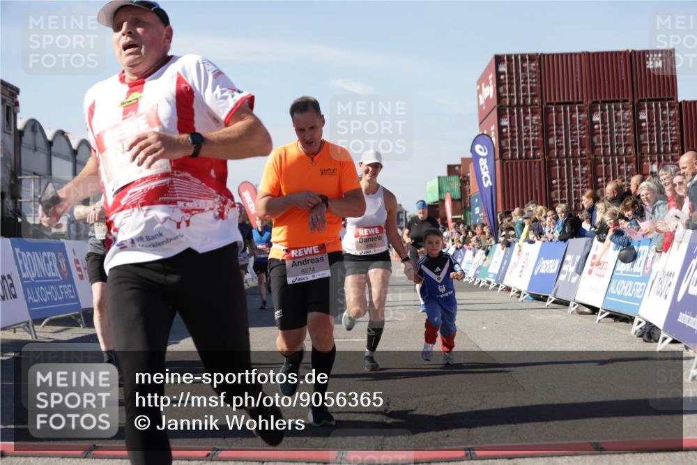 03.10.2025 - Köhlbrandbrückenlauf Jannik Wohlers http://msf.ph/oto/9056365 03.10.2025 13:10:54 Ziel 4081, 4352, 4370, 4401, 4412, 4547, 4689, 4862, 4933, 4998, 5103, 5791, 5965, 6274, 6665, 6797 meine-sportfotos.de