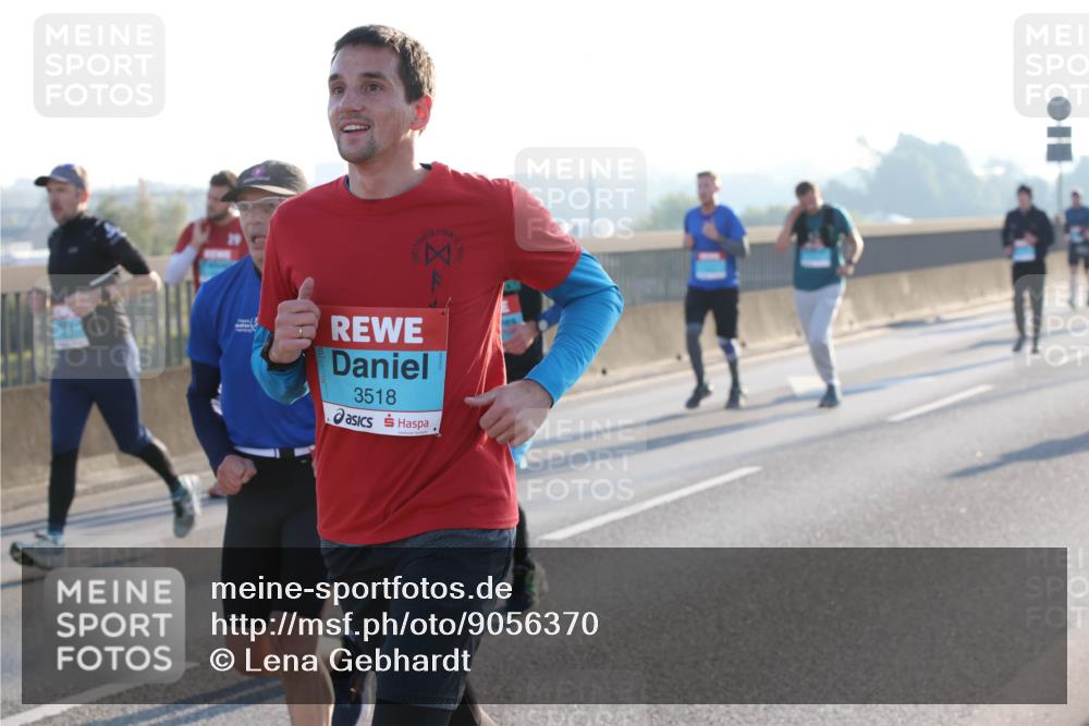 03.10.2025 - Köhlbrandbrückenlauf Lena Gebhardt http://msf.ph/oto/9056370 03.10.2025 09:17:27 Position 1 3518 meine-sportfotos.de
