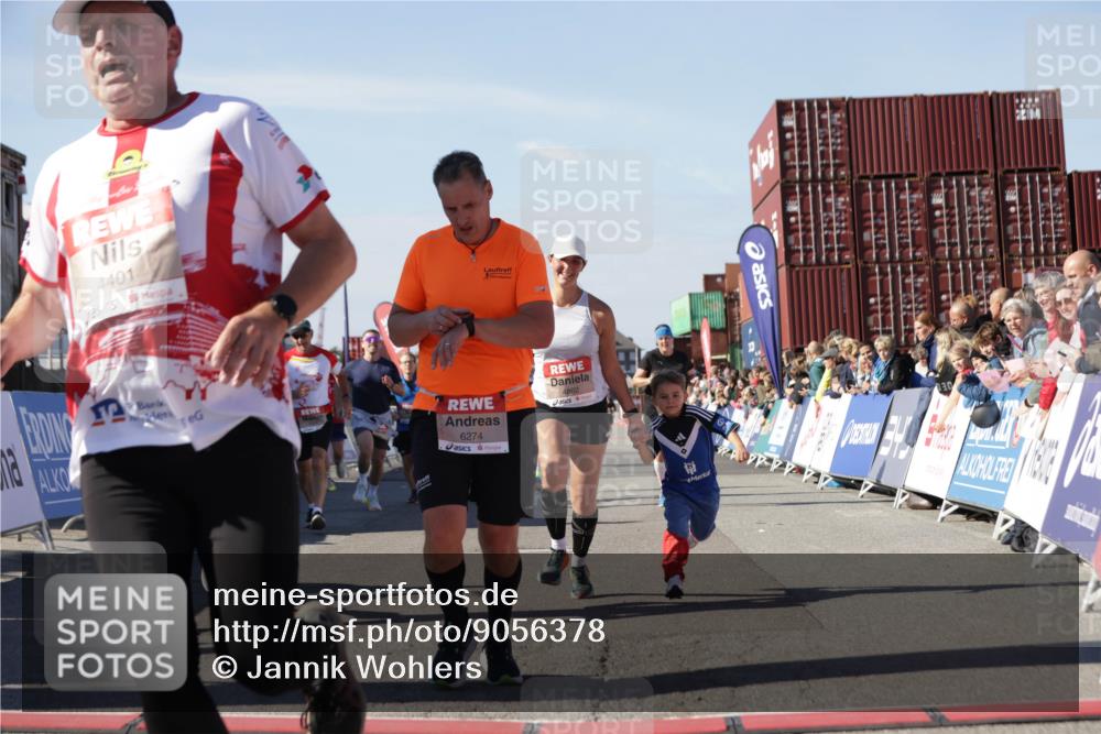 03.10.2025 - Köhlbrandbrückenlauf Jannik Wohlers http://msf.ph/oto/9056378 03.10.2025 13:10:54 Ziel 4081, 4352, 4370, 4401, 4412, 4547, 4689, 4862, 4933, 4998, 5103, 5791, 5965, 6274, 6665, 6797 meine-sportfotos.de