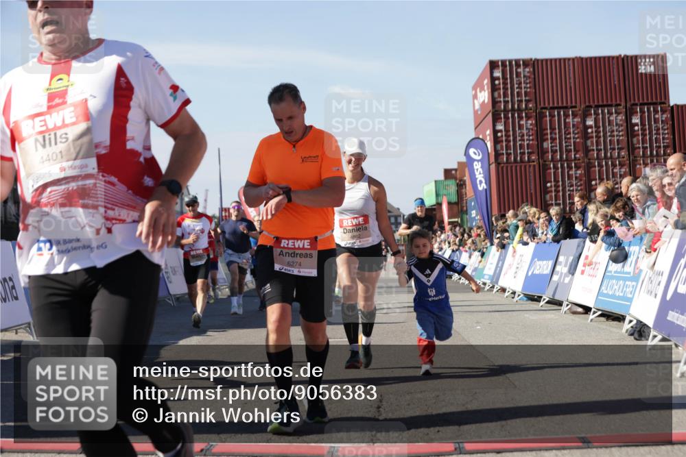 03.10.2025 - Köhlbrandbrückenlauf Jannik Wohlers http://msf.ph/oto/9056383 03.10.2025 13:10:55 Ziel 4081, 4352, 4370, 4401, 4412, 4547, 4689, 4862, 4933, 4998, 5103, 5791, 5965, 6274, 6665, 6797 meine-sportfotos.de