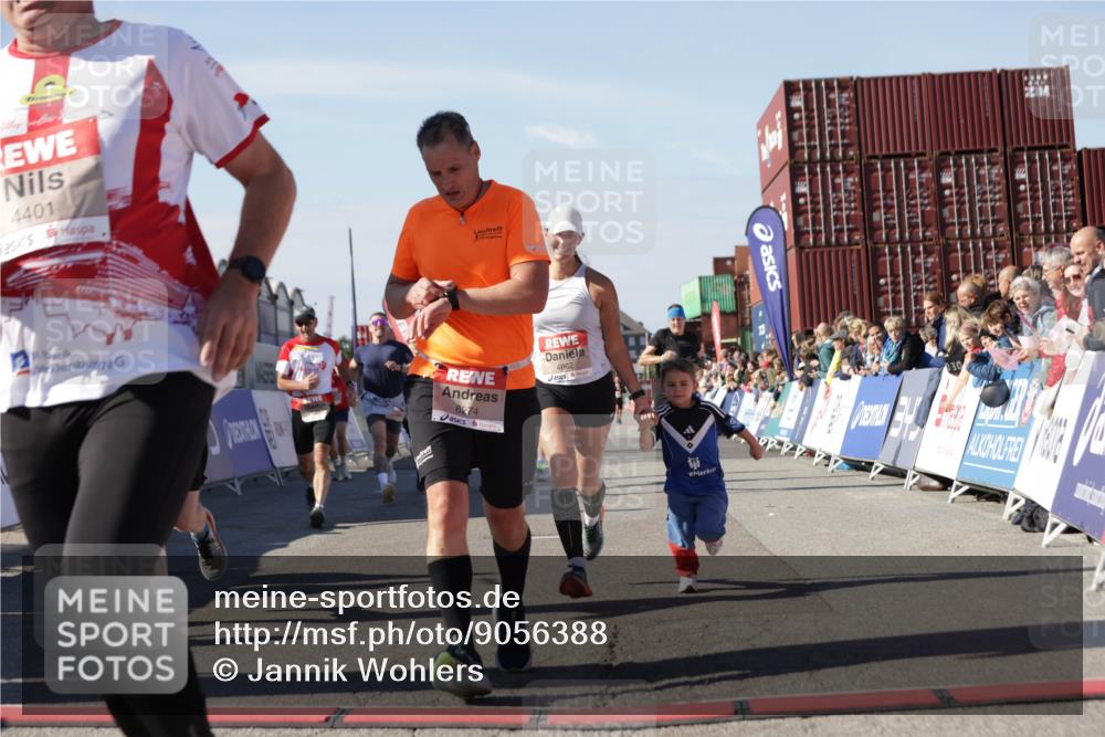 03.10.2025 - Köhlbrandbrückenlauf Jannik Wohlers http://msf.ph/oto/9056388 03.10.2025 13:10:55 Ziel 4081, 4352, 4370, 4401, 4412, 4547, 4689, 4862, 4933, 4998, 5103, 5791, 5965, 6274, 6665, 6797 meine-sportfotos.de