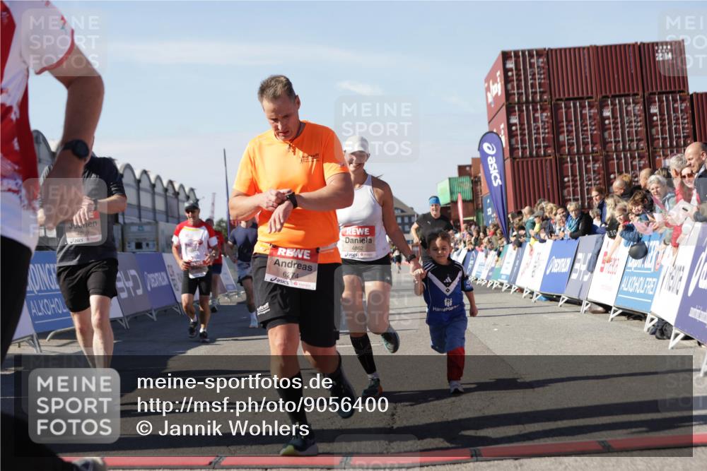 03.10.2025 - Köhlbrandbrückenlauf Jannik Wohlers http://msf.ph/oto/9056400 03.10.2025 13:10:55 Ziel 4081, 4352, 4370, 4401, 4412, 4547, 4689, 4862, 4933, 4998, 5103, 5791, 5965, 6274, 6665, 6797 meine-sportfotos.de