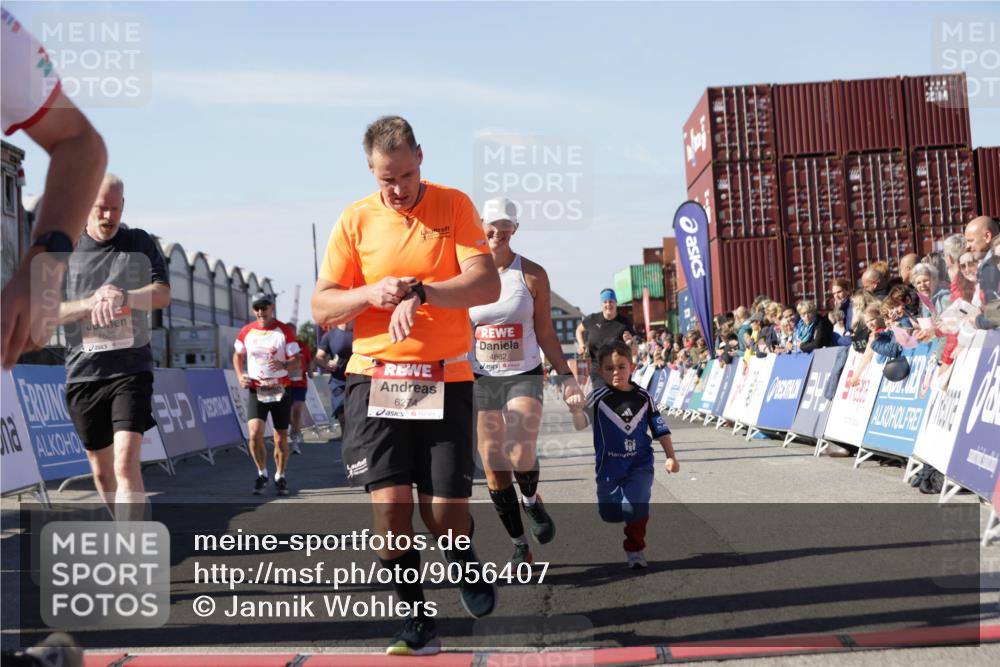 03.10.2025 - Köhlbrandbrückenlauf Jannik Wohlers http://msf.ph/oto/9056407 03.10.2025 13:10:55 Ziel 4081, 4352, 4370, 4401, 4412, 4547, 4689, 4862, 4933, 4998, 5103, 5791, 5965, 6274, 6665, 6797 meine-sportfotos.de