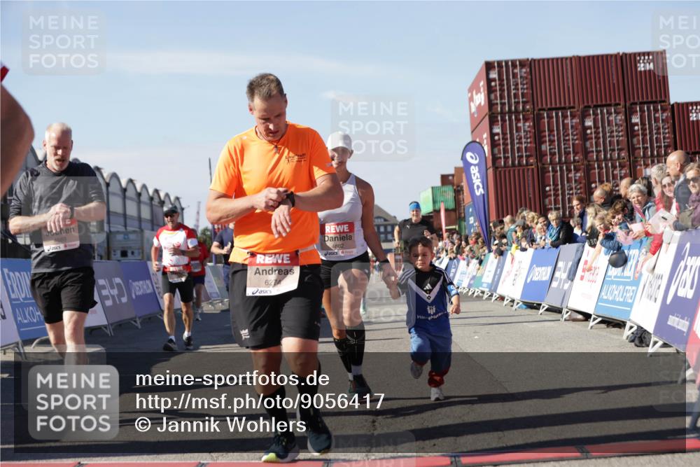 03.10.2025 - Köhlbrandbrückenlauf Jannik Wohlers http://msf.ph/oto/9056417 03.10.2025 13:10:55 Ziel 4081, 4352, 4370, 4401, 4412, 4547, 4689, 4862, 4933, 4998, 5103, 5791, 5965, 6274, 6665, 6797 meine-sportfotos.de