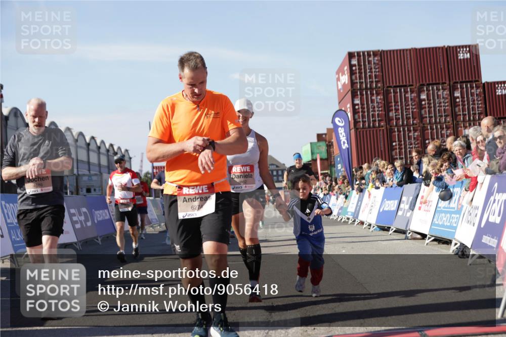 03.10.2025 - Köhlbrandbrückenlauf Jannik Wohlers http://msf.ph/oto/9056418 03.10.2025 13:10:55 Ziel 4081, 4352, 4370, 4401, 4412, 4547, 4689, 4862, 4933, 4998, 5103, 5791, 5965, 6274, 6665, 6797 meine-sportfotos.de