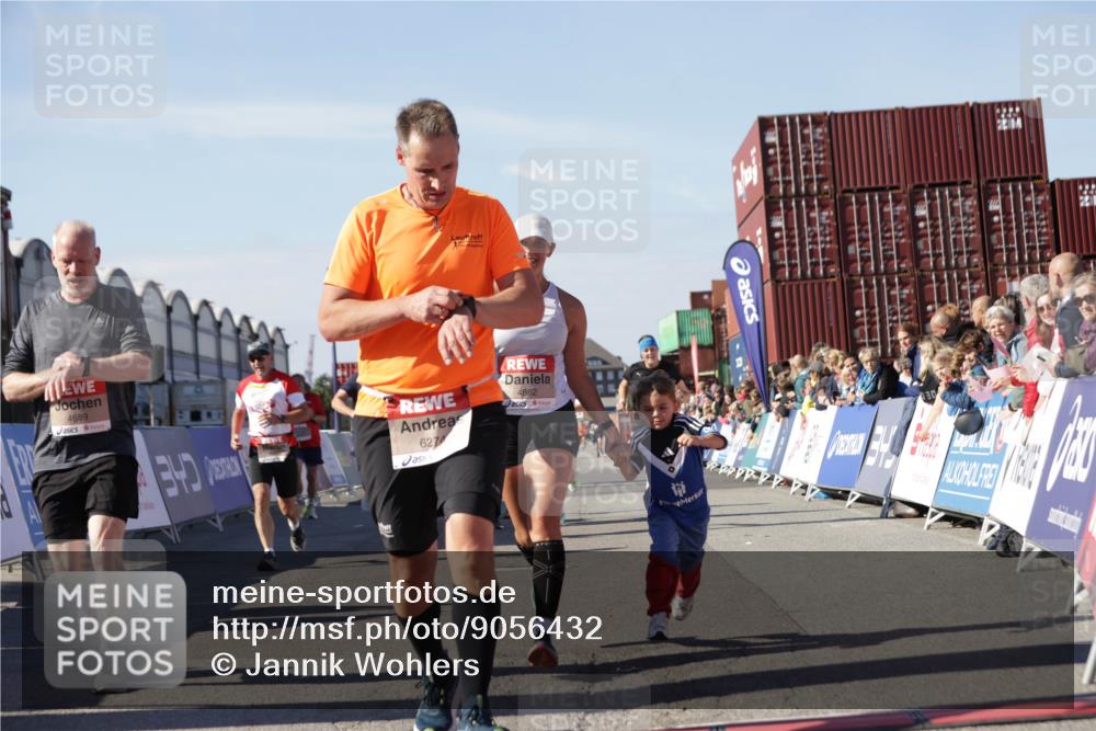 03.10.2025 - Köhlbrandbrückenlauf Jannik Wohlers http://msf.ph/oto/9056432 03.10.2025 13:10:55 Ziel 4081, 4352, 4370, 4401, 4412, 4547, 4689, 4862, 4933, 4998, 5103, 5791, 5965, 6274, 6665, 6797 meine-sportfotos.de