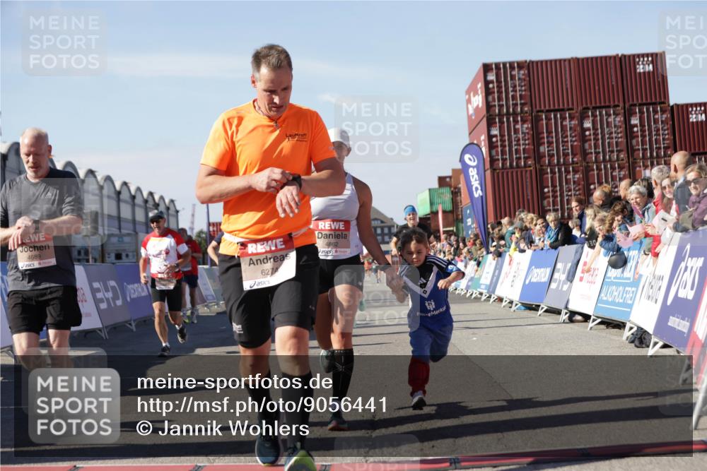 03.10.2025 - Köhlbrandbrückenlauf Jannik Wohlers http://msf.ph/oto/9056441 03.10.2025 13:10:55 Ziel 4081, 4352, 4370, 4401, 4412, 4547, 4689, 4862, 4933, 4998, 5103, 5791, 5965, 6274, 6665, 6797 meine-sportfotos.de