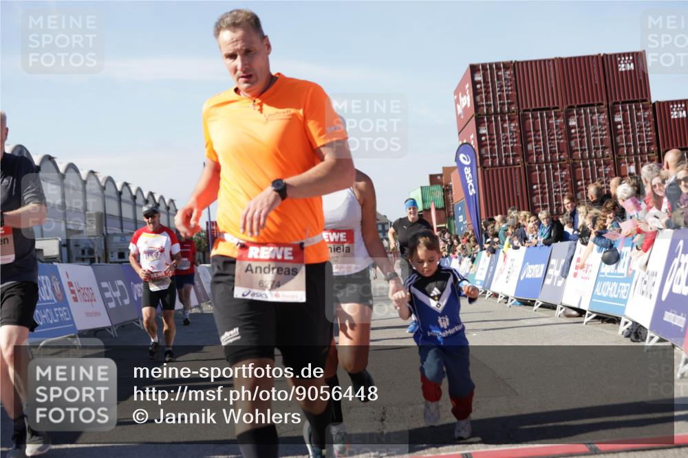 03.10.2025 - Köhlbrandbrückenlauf Jannik Wohlers http://msf.ph/oto/9056448 03.10.2025 13:10:55 Ziel 4081, 4352, 4370, 4401, 4412, 4547, 4689, 4862, 4933, 4998, 5103, 5791, 5965, 6274, 6665, 6797 meine-sportfotos.de