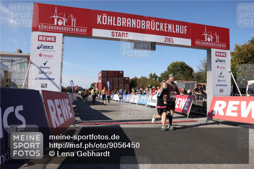 03.10.2025 - Köhlbrandbrückenlauf Lena Gebhardt http://msf.ph/oto/9056450 03.10.2025 13:24:42 Ziel 4535, 4786, 4810, 5150, 5394, 5527, 6039, 6113, 6114, 6149, 6150, 6198, 6210, 6211, 6473, 6551, 6598, 6599 meine-sportfotos.de