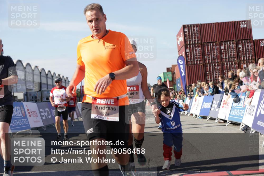 03.10.2025 - Köhlbrandbrückenlauf Jannik Wohlers http://msf.ph/oto/9056458 03.10.2025 13:10:55 Ziel 4081, 4352, 4370, 4401, 4412, 4547, 4689, 4862, 4933, 4998, 5103, 5791, 5965, 6274, 6665, 6797 meine-sportfotos.de