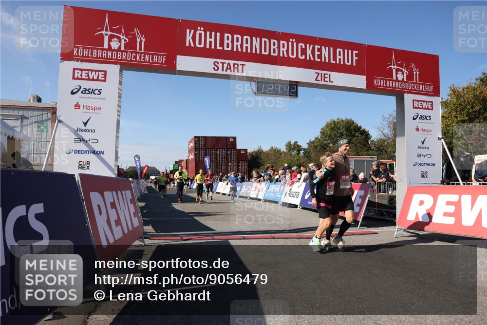 03.10.2025 - Köhlbrandbrückenlauf Lena Gebhardt http://msf.ph/oto/9056479 03.10.2025 13:24:42 Ziel 4535, 4786, 4810, 5150, 5394, 5527, 6039, 6113, 6114, 6149, 6150, 6198, 6210, 6211, 6473, 6551, 6598, 6599 meine-sportfotos.de