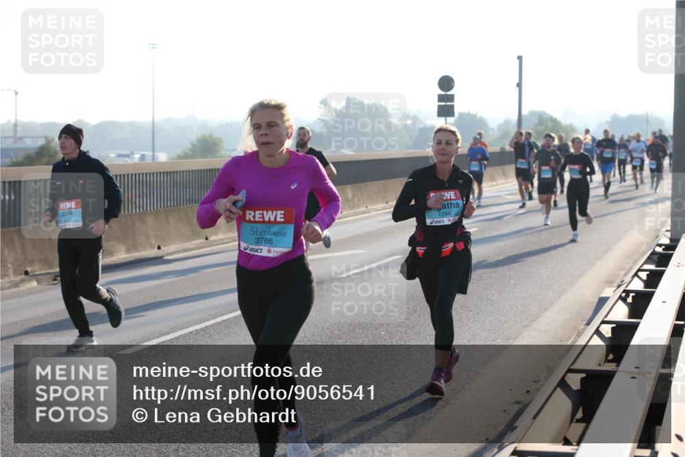 03.10.2025 - Köhlbrandbrückenlauf Lena Gebhardt http://msf.ph/oto/9056541 03.10.2025 09:17:30 Position 1 1216, 3766, 1294 meine-sportfotos.de