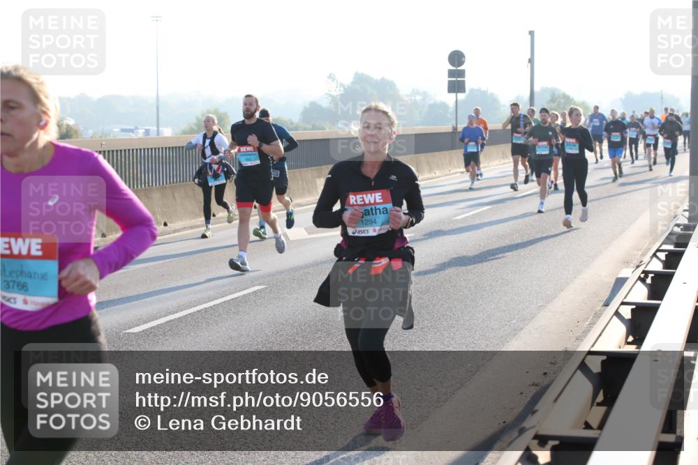 03.10.2025 - Köhlbrandbrückenlauf Lena Gebhardt http://msf.ph/oto/9056556 03.10.2025 09:17:31 Position 1 3766, 1294 meine-sportfotos.de