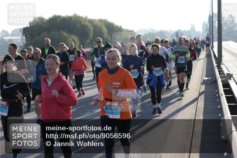 03.10.2025 - Köhlbrandbrückenlauf Jannik Wohlers http://msf.ph/oto/9056596 03.10.2025 09:21:01 Position 3 076, 1858, 1147 meine-sportfotos.de