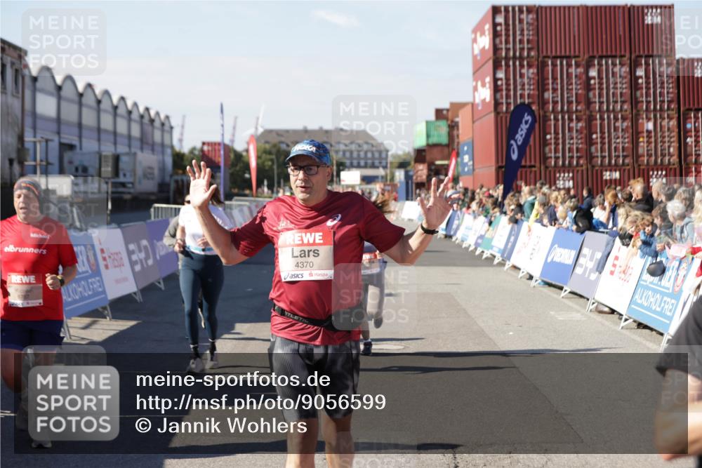 03.10.2025 - Köhlbrandbrückenlauf Jannik Wohlers http://msf.ph/oto/9056599 03.10.2025 13:11:01 Ziel 4352, 4370, 4401, 4506, 4547, 4689, 4862, 4933, 4998, 5103, 5791, 5965, 6274, 6330, 6449, 6450, 6665, 6797 meine-sportfotos.de