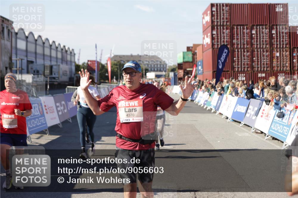 03.10.2025 - Köhlbrandbrückenlauf Jannik Wohlers http://msf.ph/oto/9056603 03.10.2025 13:11:01 Ziel 4352, 4370, 4401, 4506, 4547, 4689, 4862, 4933, 4998, 5103, 5791, 5965, 6274, 6330, 6449, 6450, 6665, 6797 meine-sportfotos.de