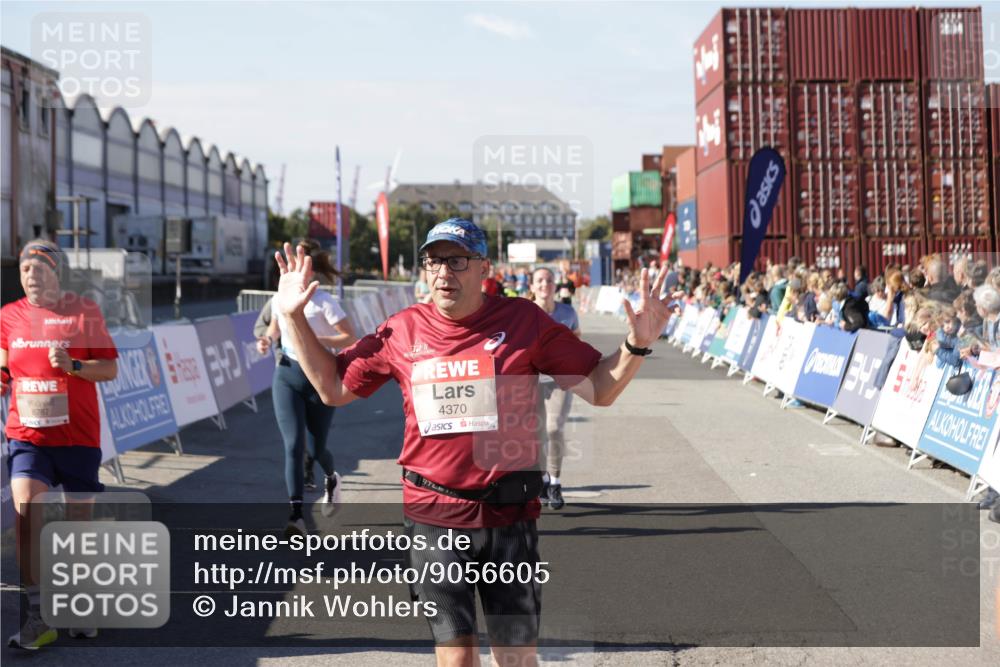 03.10.2025 - Köhlbrandbrückenlauf Jannik Wohlers http://msf.ph/oto/9056605 03.10.2025 13:11:01 Ziel 4352, 4370, 4401, 4506, 4547, 4689, 4862, 4933, 4998, 5103, 5791, 5965, 6274, 6330, 6449, 6450, 6665, 6797 meine-sportfotos.de