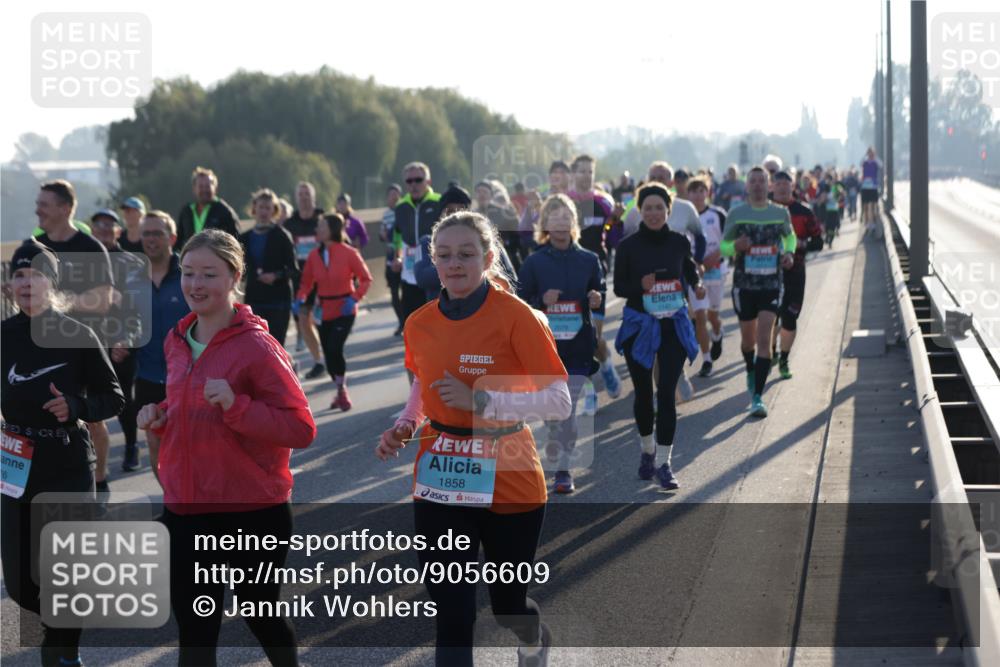 03.10.2025 - Köhlbrandbrückenlauf Jannik Wohlers http://msf.ph/oto/9056609 03.10.2025 09:21:01 Position 3 1858, 76, 1147 meine-sportfotos.de