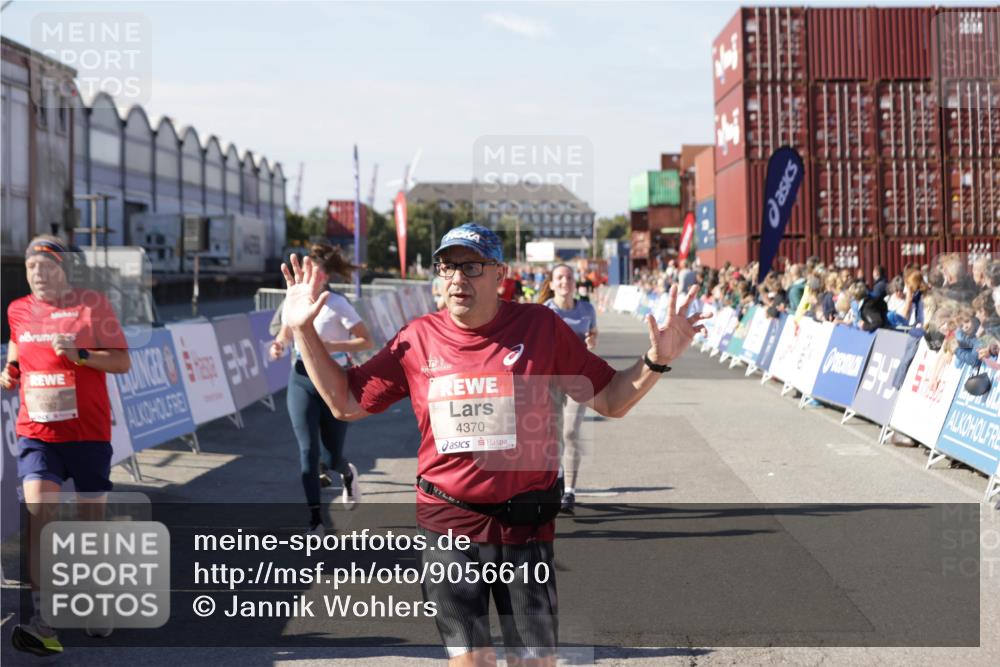 03.10.2025 - Köhlbrandbrückenlauf Jannik Wohlers http://msf.ph/oto/9056610 03.10.2025 13:11:01 Ziel 4352, 4370, 4401, 4506, 4547, 4689, 4862, 4933, 4998, 5103, 5791, 5965, 6274, 6330, 6449, 6450, 6665, 6797 meine-sportfotos.de