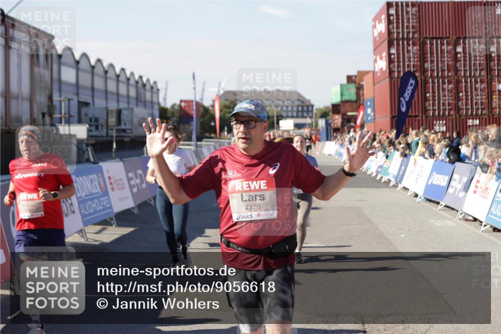 03.10.2025 - Köhlbrandbrückenlauf Jannik Wohlers http://msf.ph/oto/9056618 03.10.2025 13:11:01 Ziel 4352, 4370, 4401, 4506, 4547, 4689, 4862, 4933, 4998, 5103, 5791, 5965, 6274, 6330, 6449, 6450, 6665, 6797 meine-sportfotos.de
